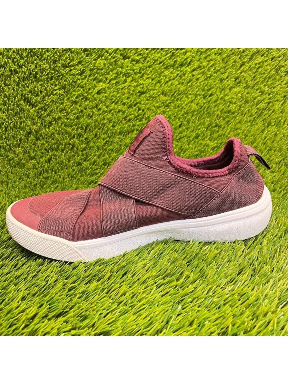 Vans UltraRange Gore Womens Size 9 Burgundy White Athletic Skate Shoes Sneakers